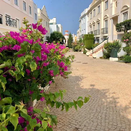 아파트 The Old Village